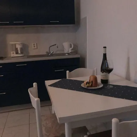 Franciska Apartman شقة *