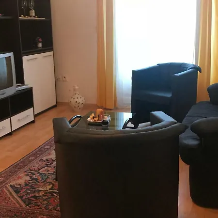 Franciska Apartman شقة *