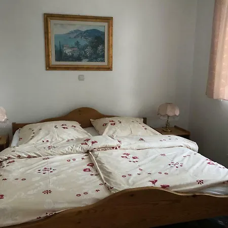 Franciska Apartman شقة *