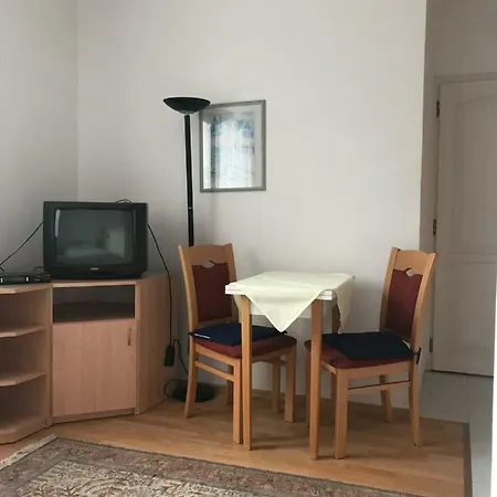 Franciska Apartman شقة